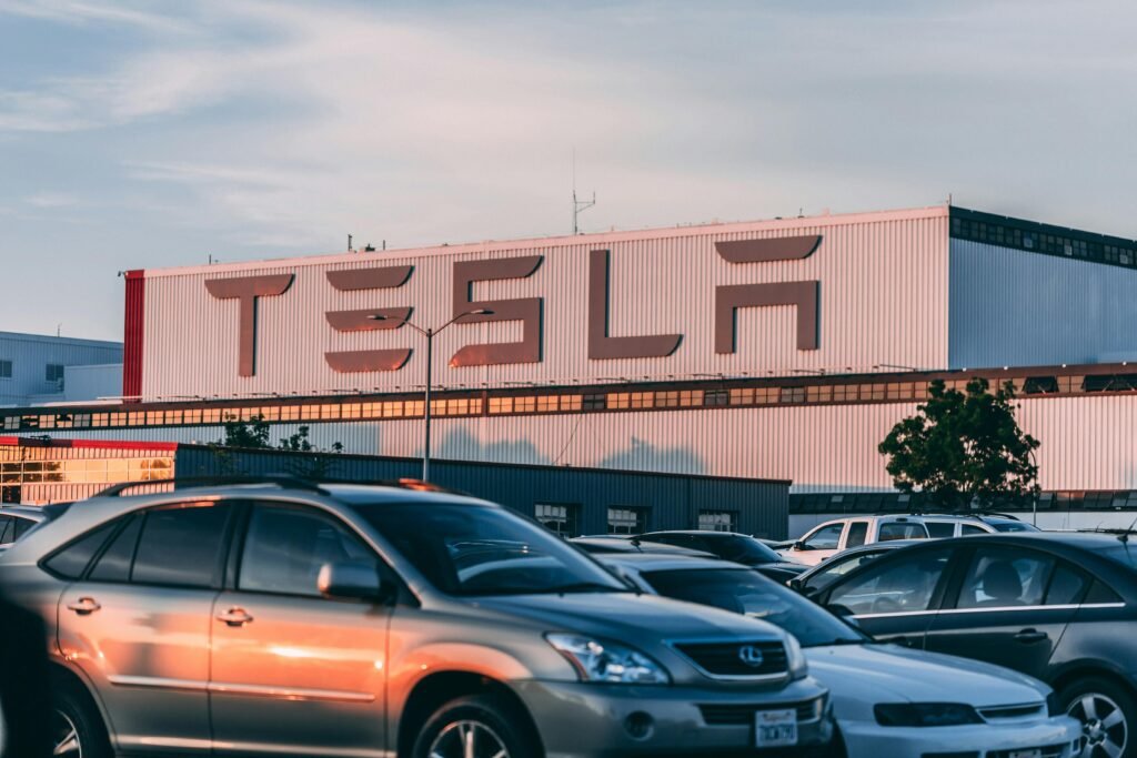 <a href="https://www.tesla.com/models" target="_blank">صفحة Tesla الرسمية</a>