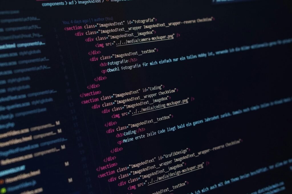 دورات أونلاين مجانية لتعلم البرمجة في 2025 عبر الإنترنت مثل Python وJavaScript